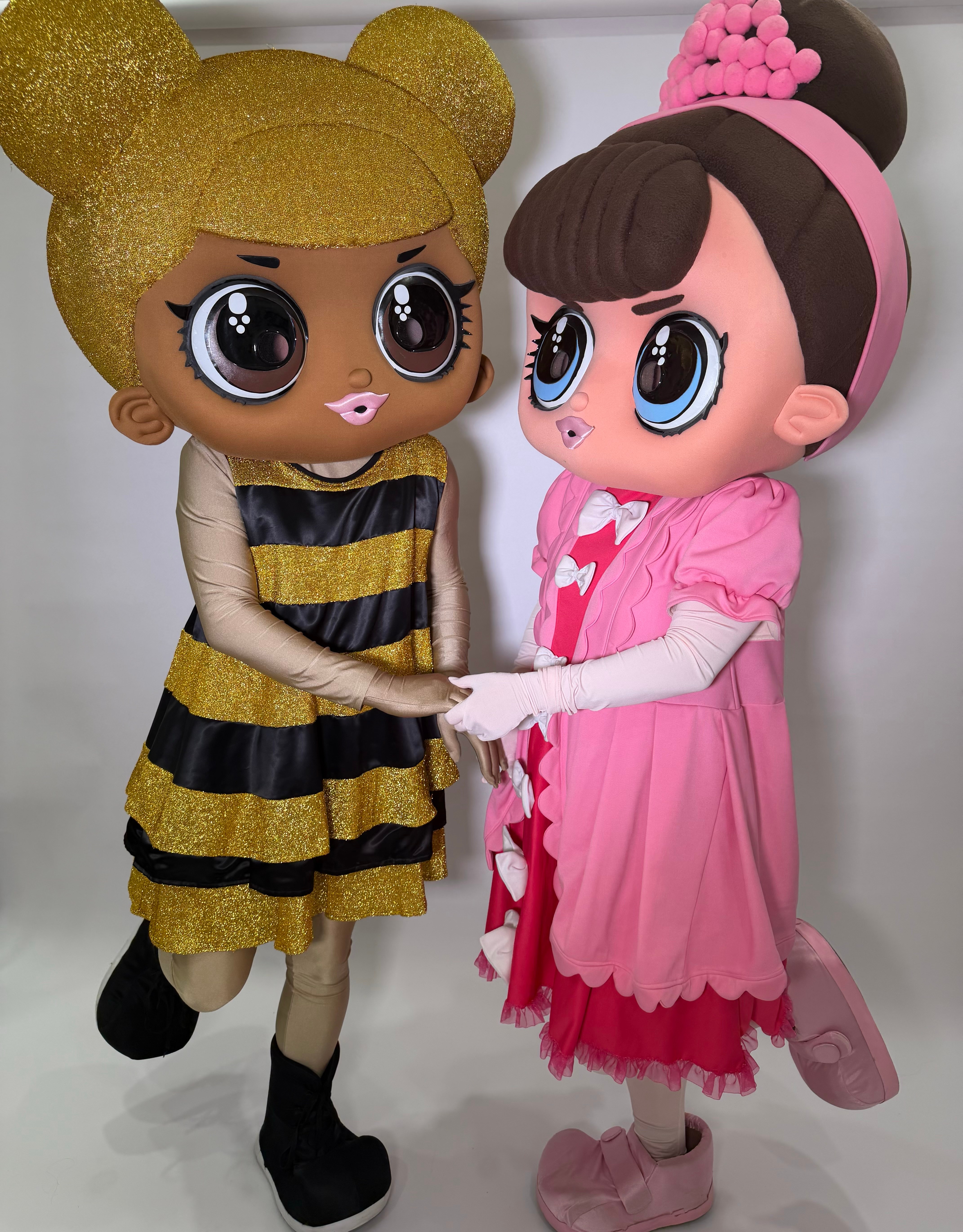 LOL Surprise duo tinandu-se de mana