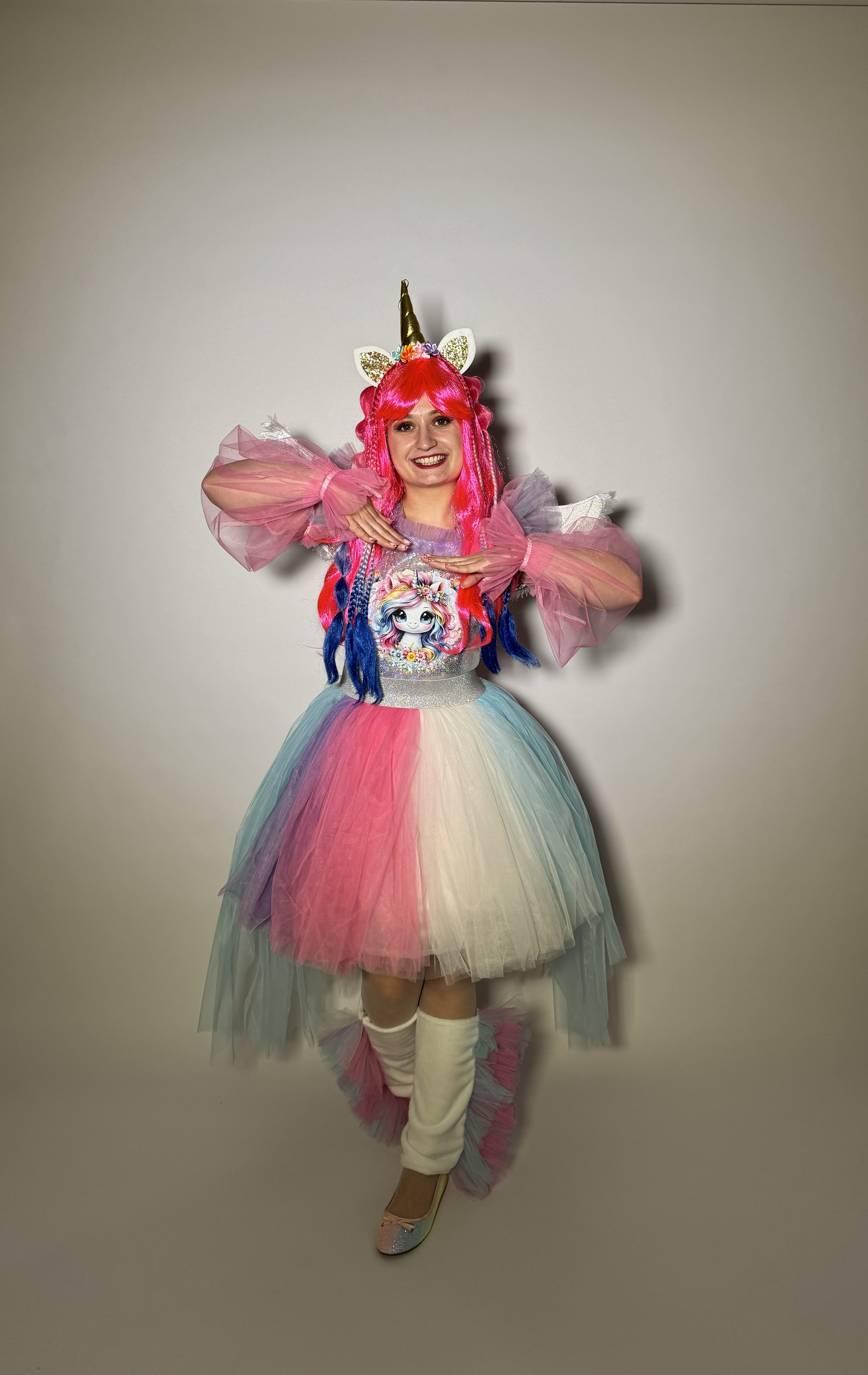 Unicornul Magic cu corn auriu